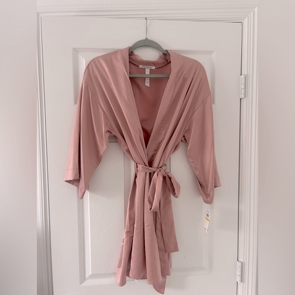 Flora Nikrooz Victoria Pink Short Robe in Smokey Rose - Picture 2 of 6